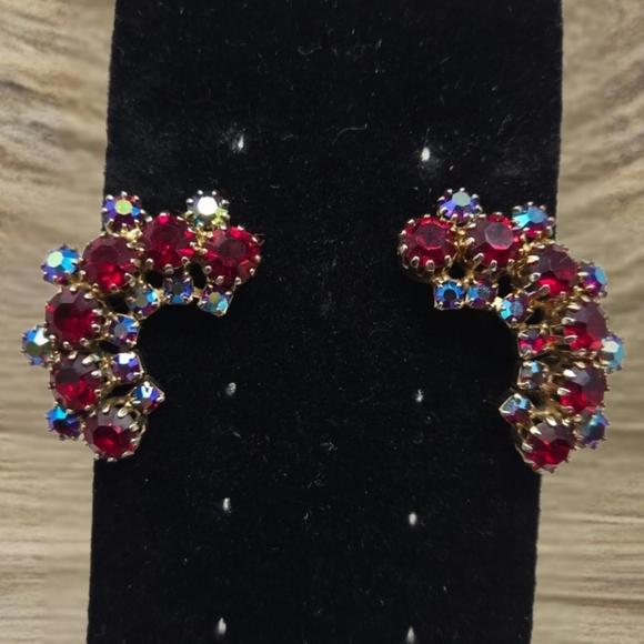 Vintage Aurora Borealis Rhinestones Clip On Vibrant Red & Blue Womens Earrings - Picture 1 of 9